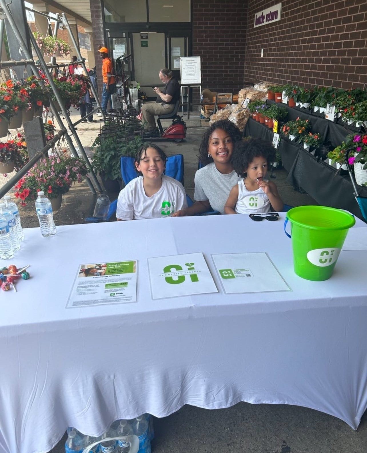 COMMUNITY iNREACH STOP & SHOP